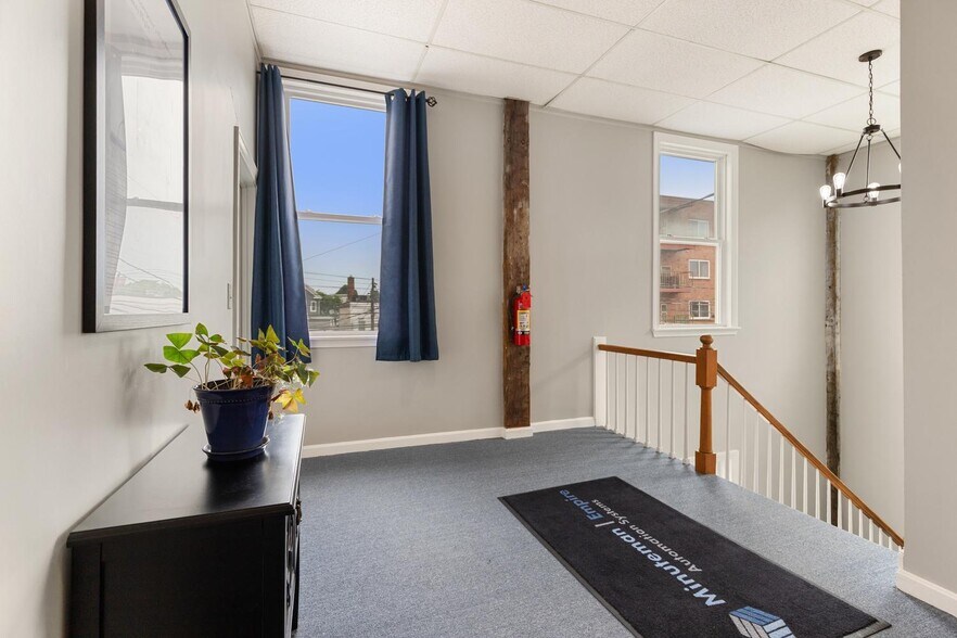 More Photos Of 7 Foster St, Wakefield Office For Sale