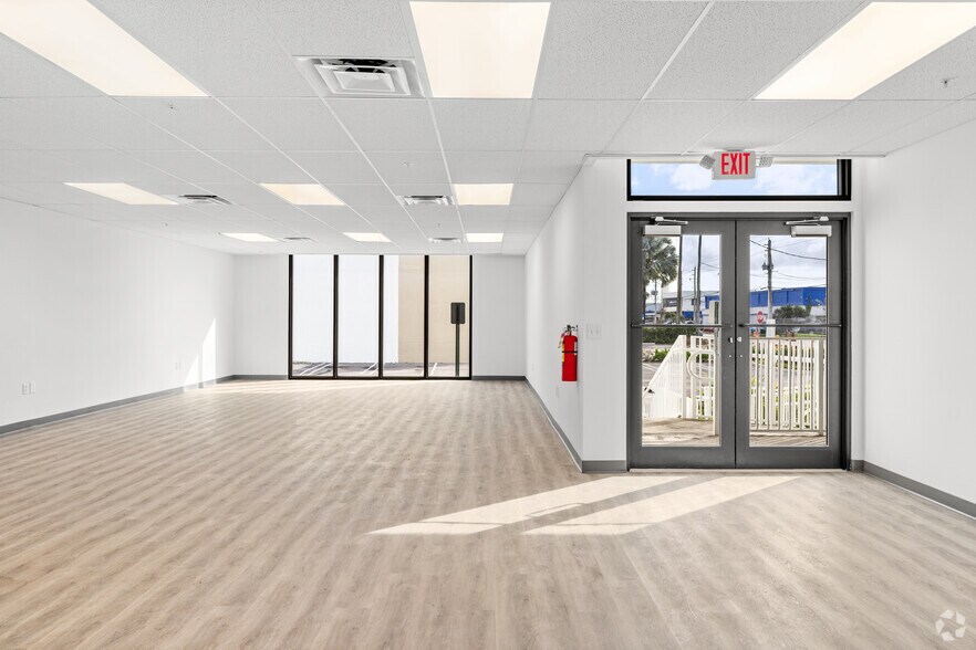 More Photos Of 6501 NW 37th Ave, Miami Warehouse For Lease