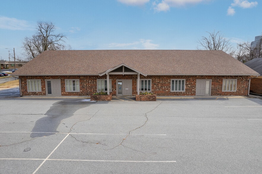 More Photos Of 810 Lindsay St, High Point Medical For Sale