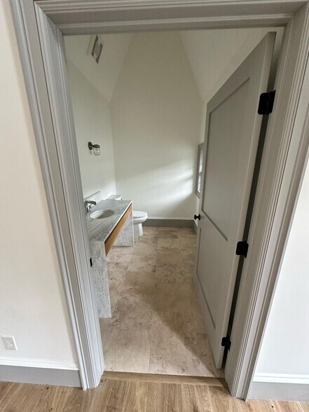 More Photos Of 194 Route 17, Tuxedo Park Freestanding For Lease