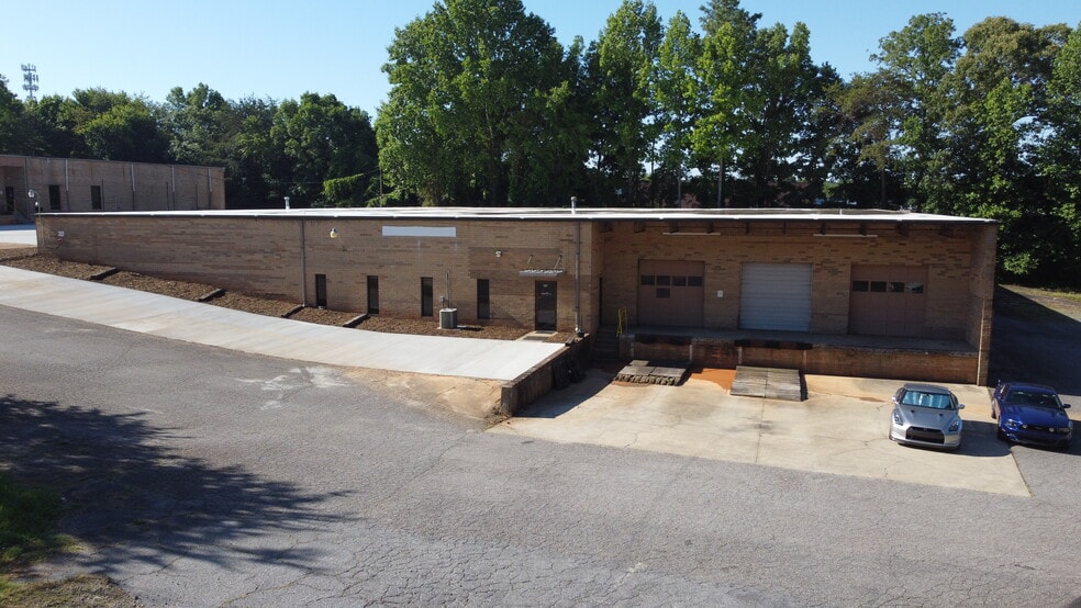 More Photos Of 3340 20th Ave SE, Newton Warehouse For Lease