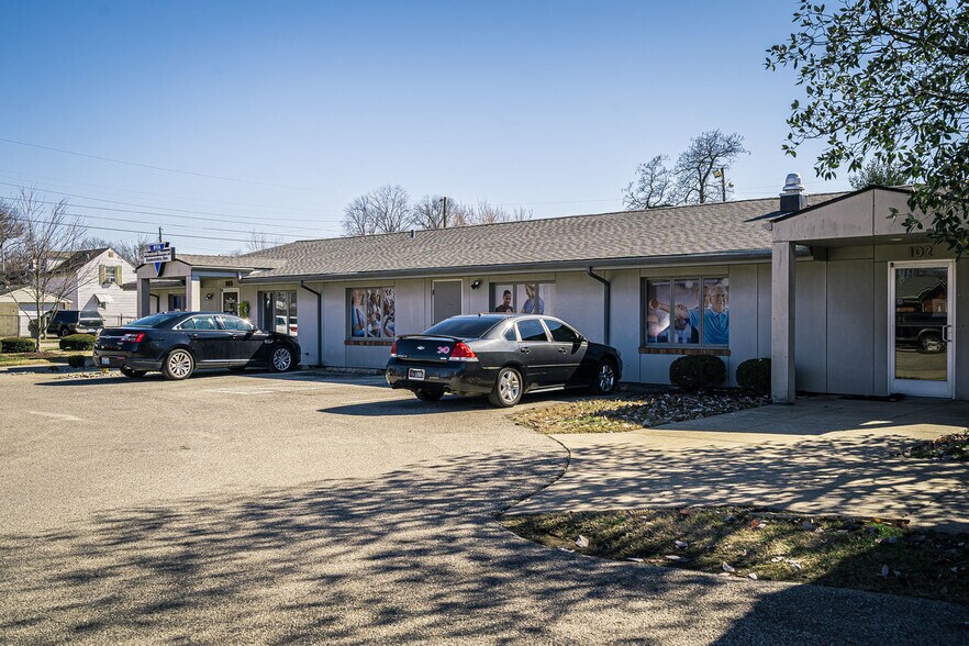 More Photos Of 4331 Churchman Ave, Louisville Medical For Sale