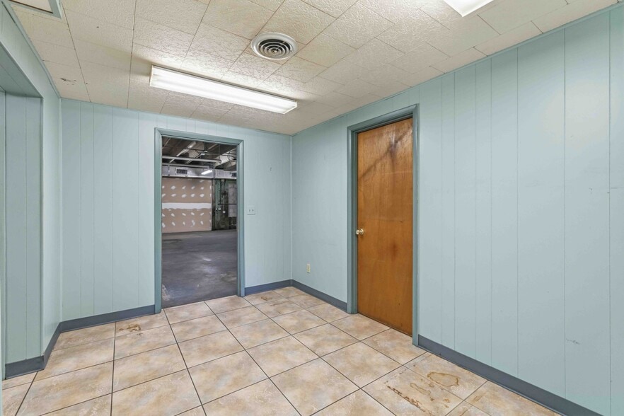 More Photos Of 2053 13th St, Sarasota Unknown For Lease