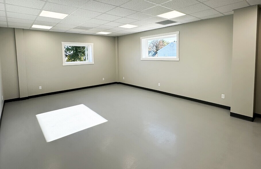 More Photos Of 185 Hempt Rd, Mechanicsburg Warehouse For Lease
