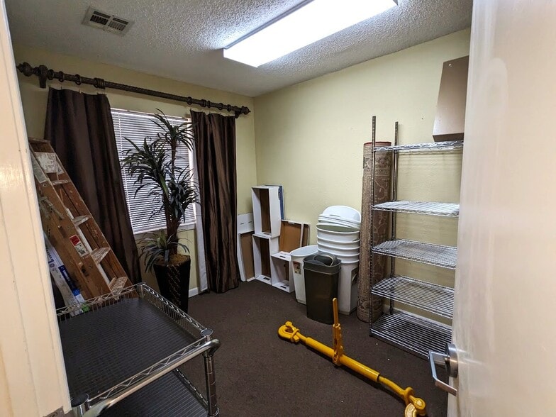 More Photos Of 214 S Burnside Ave, Gonzales Medical For Lease