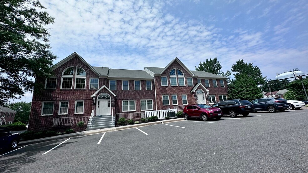 More Photos Of 9668-9683 Main St, Fairfax Medical For Lease