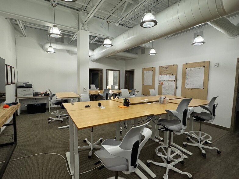 More Photos Of 1818 Parmenter St, Middleton Office For Lease