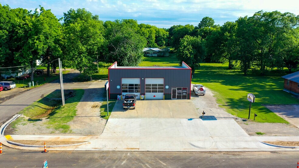 Primary Photo Of 304 E Wilson St, Valliant Office For Sale