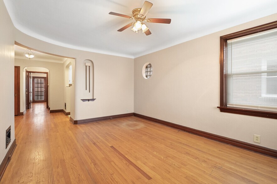 More Photos Of 4950 Winona Ave, Saint Louis Apartments For Sale