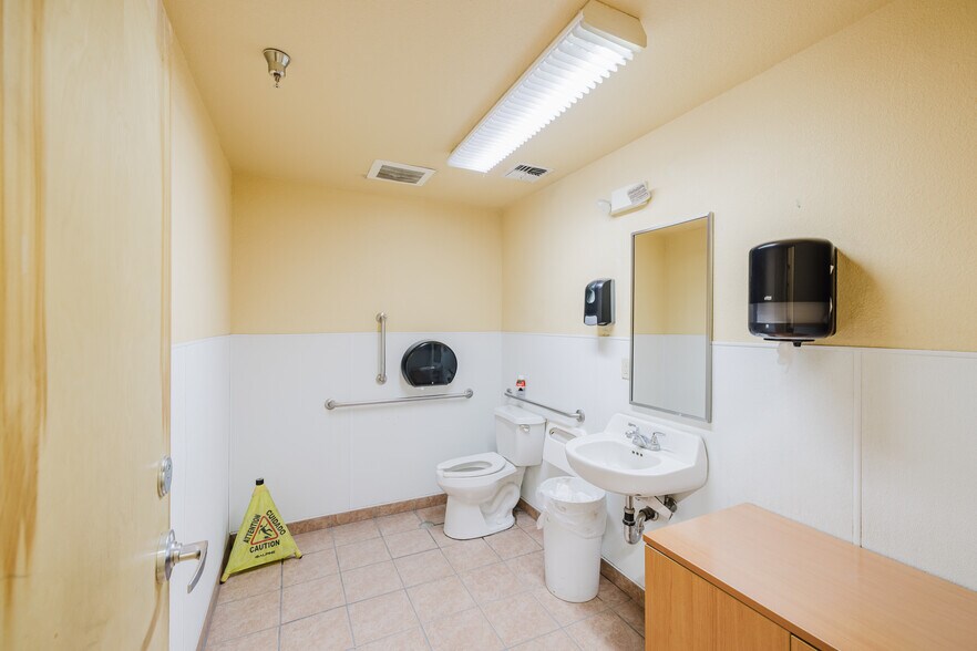 More Photos Of 1345 Water St, Elko Warehouse For Lease