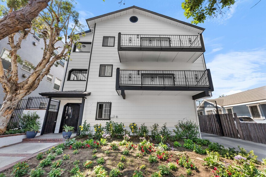 More Photos Of 755 Gaviota Ave, Long Beach Apartments For Sale