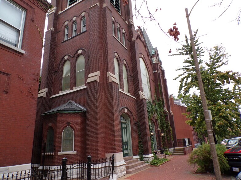 More Photos Of 1808 S 9th St, Saint Louis Freestanding For Sale