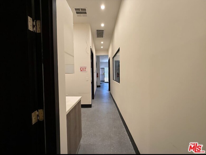 More Photos Of 6853-6865 Foothill Blvd, Tujunga Freestanding For Sale