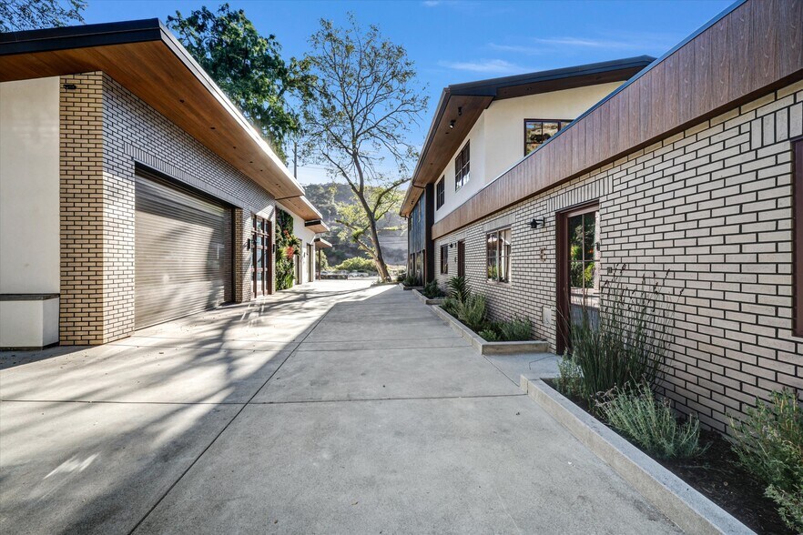 More Photos Of 21024 Laguna Canyon Rd, Laguna Beach Storefront Retail Residential For Lease