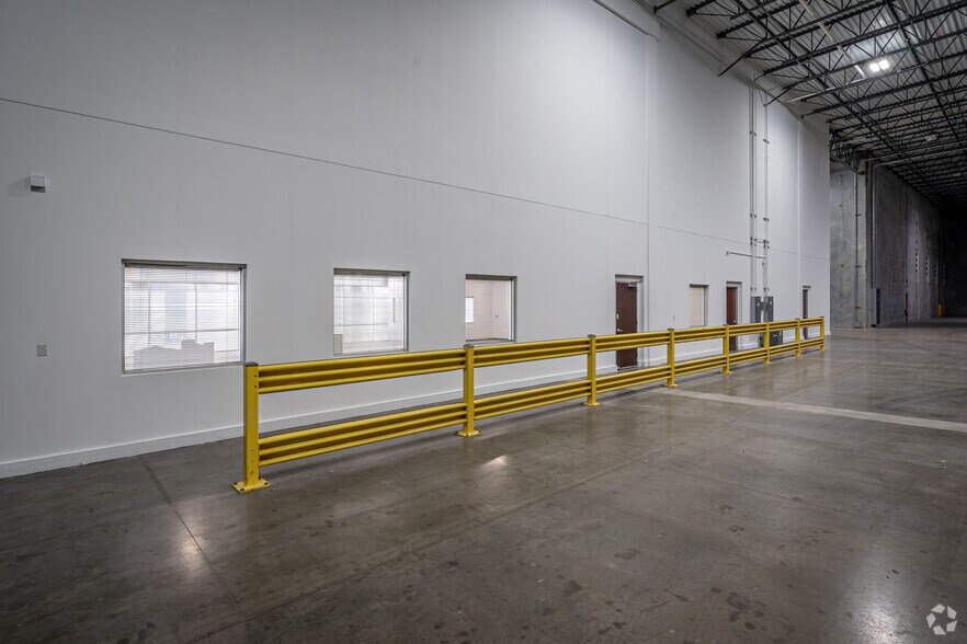 More Photos Of 7301-7401 Security Way, Houston Unknown For Lease