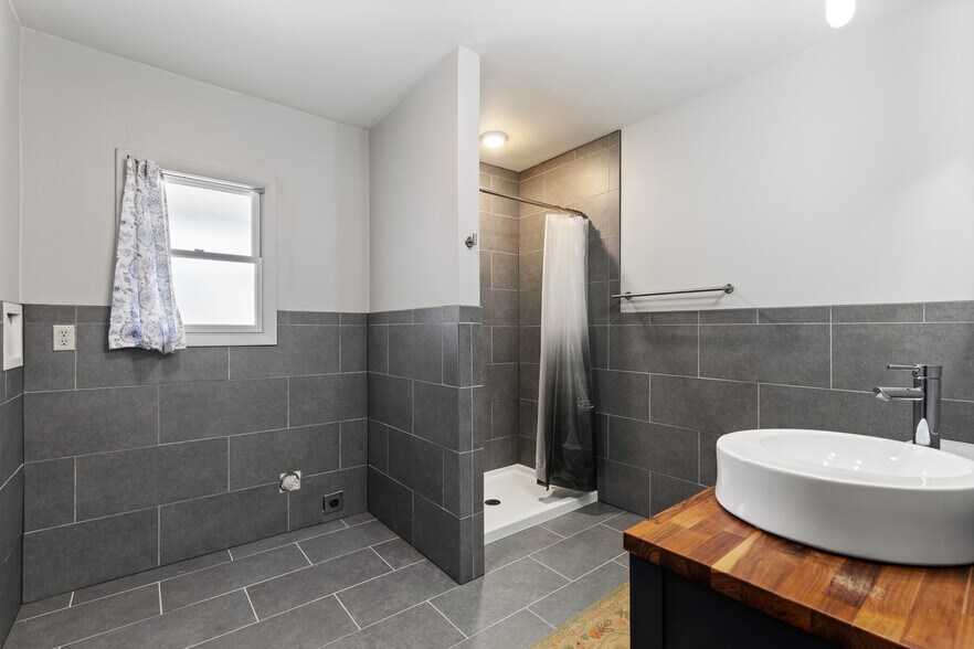 More Photos Of 900 Main St, Wellsburg Specialty For Sale