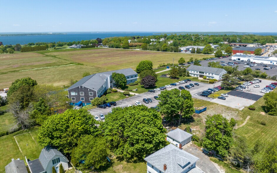 More Photos Of 1272 W Main Rd, Middletown Unknown For Lease