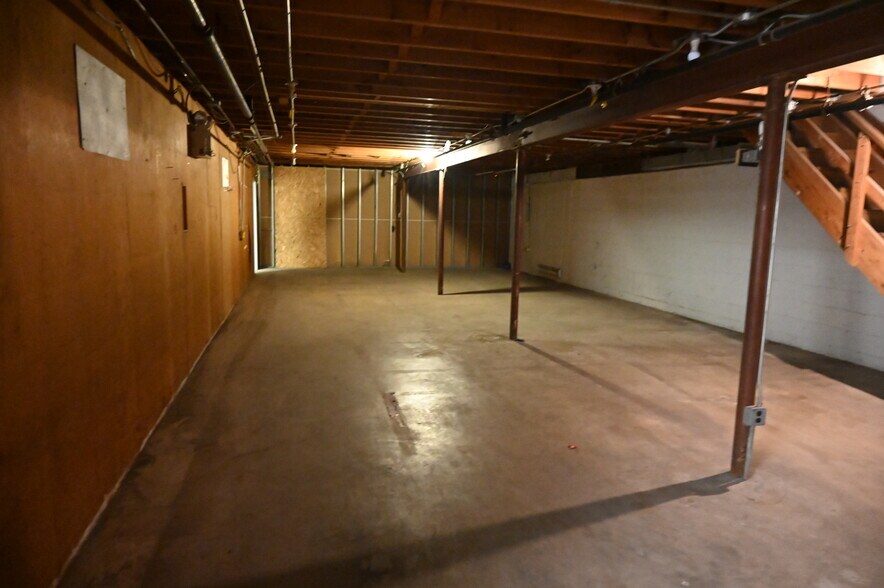 More Photos Of 2300 Claremont Ave, Ashland Storefront For Sale
