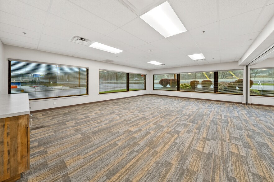 More Photos Of 2166 NW Vine St, Grants Pass Medical For Sale