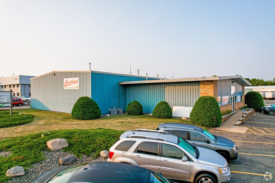 More Photos Of 22011-22043 Industrial Blvd, Rogers Light Manufacturing For Lease