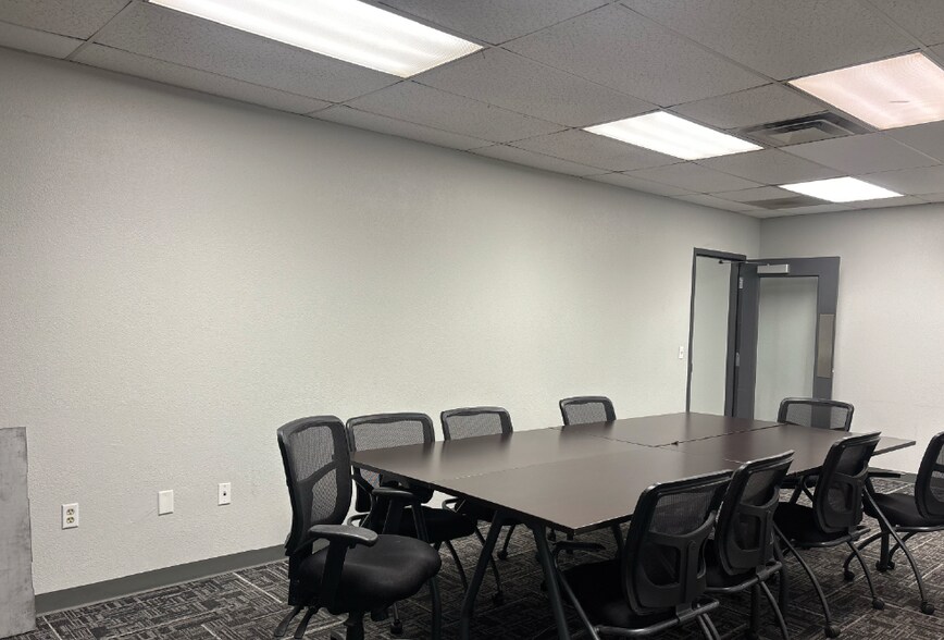More Photos Of 602 S 65th Ave, Phoenix Warehouse For Lease