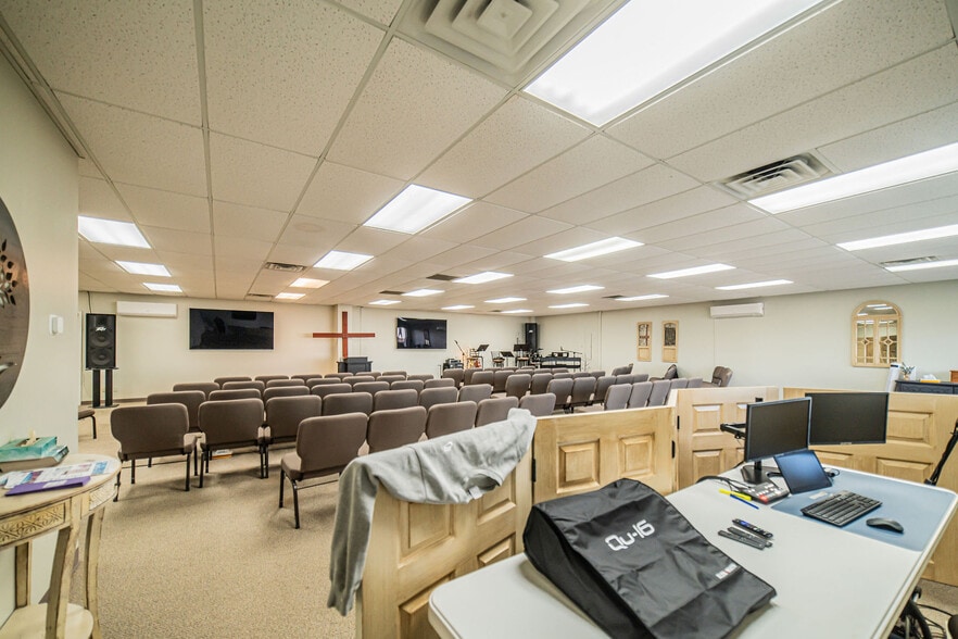 More Photos Of 3530 Park Plaza Rd, Paducah Flex For Lease
