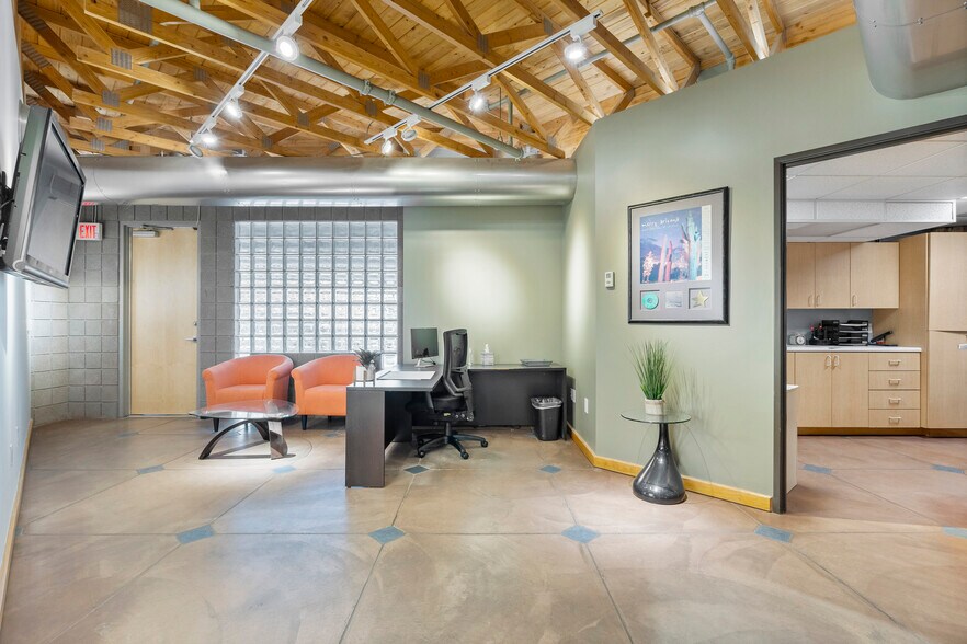 More Photos Of 7201 N Dreamy Draw Dr, Phoenix Loft Creative Space For Lease