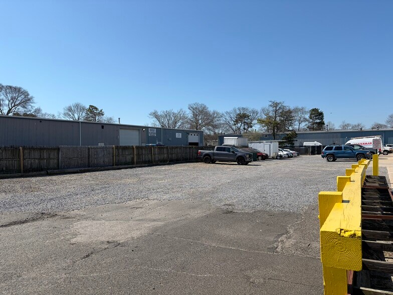 More Photos Of 66 Old Country Rd, Quogue Warehouse For Lease