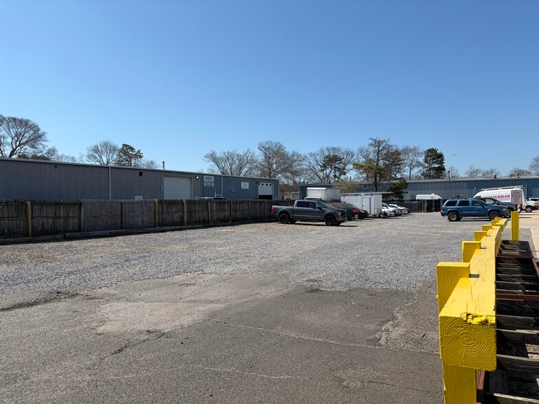 More Photos Of 66 Old Country Rd, Quogue Warehouse For Lease