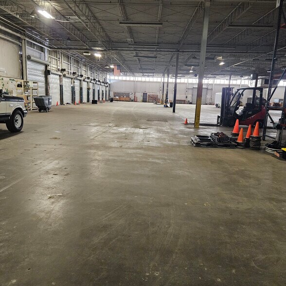 More Photos Of 5301 Jefferson Hwy, New Orleans Distribution For Lease