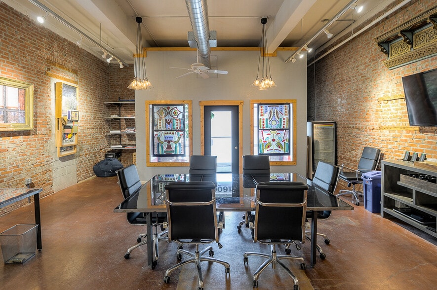 More Photos Of 1600 Locust St, Kansas City Storefront Retail Office For Sale