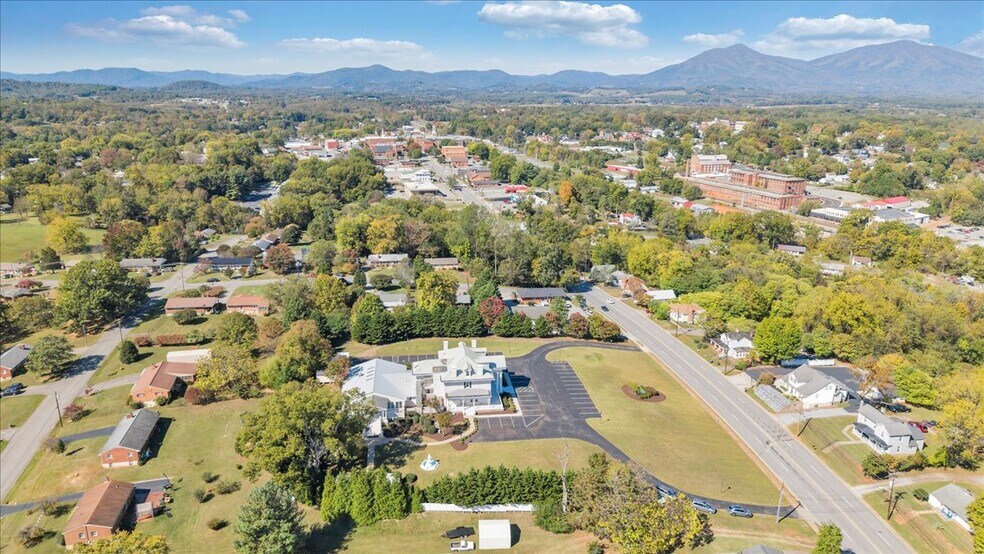 More Photos Of 812 E Main St, Bedford Lodge Meeting Hall For Sale