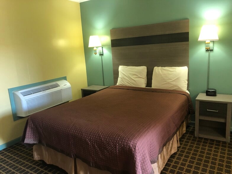 More Photos Of 429 N Broadway St, Hastings Hotel For Sale