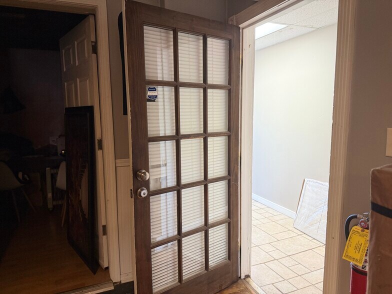 More Photos Of 923 Commercial St, Conyers Storefront For Sale