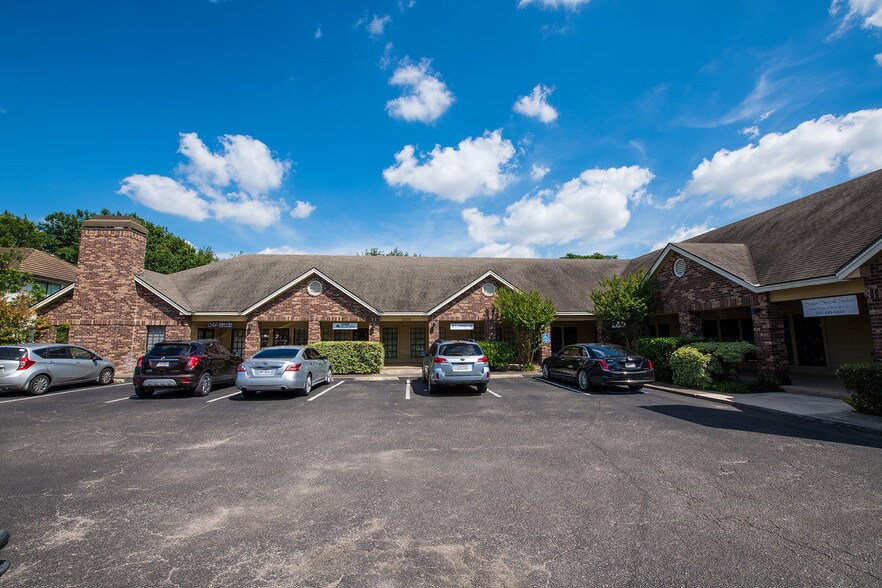 More Photos Of 15102 Jones Maltsberger Rd, San Antonio Office Residential For Lease