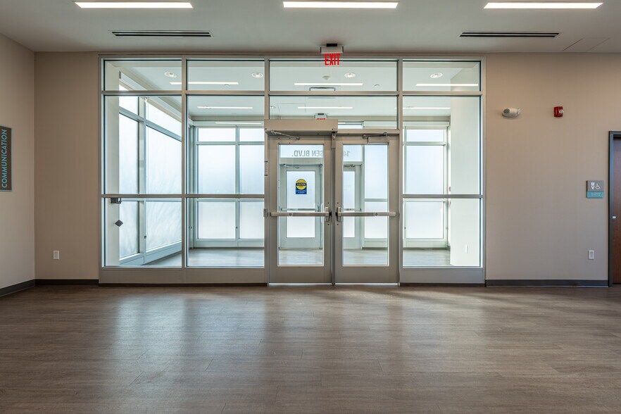 More Photos Of 140 Hansen Blvd, North Aurora Medical For Lease