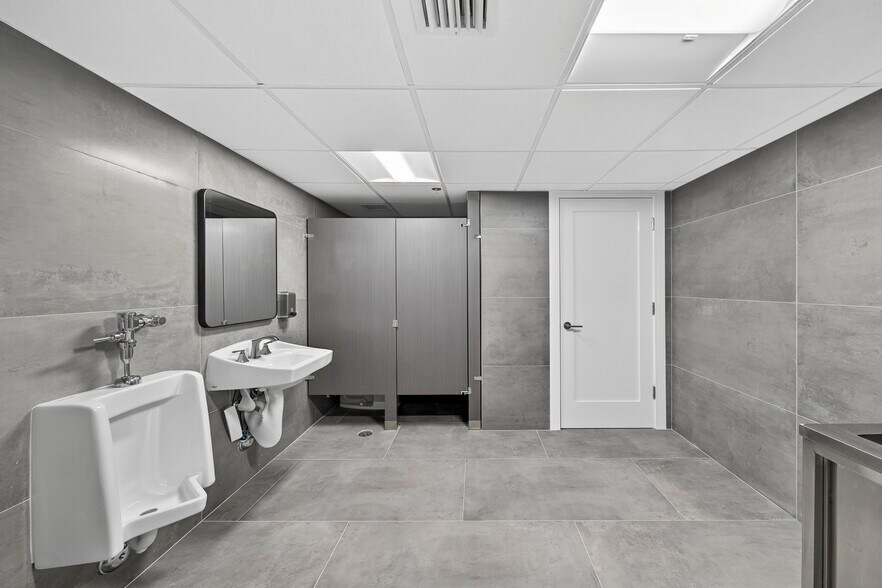 More Photos Of 3111 W Mcnab Rd, Pompano Beach Manufacturing For Lease