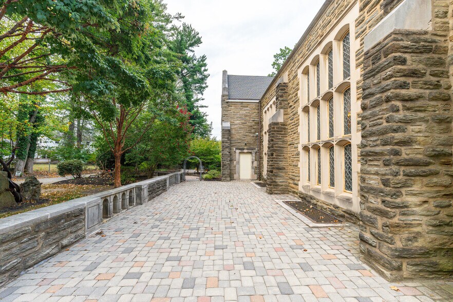 More Photos Of 190 Camp Hill Rd, Fort Washington Religious Facility For Lease