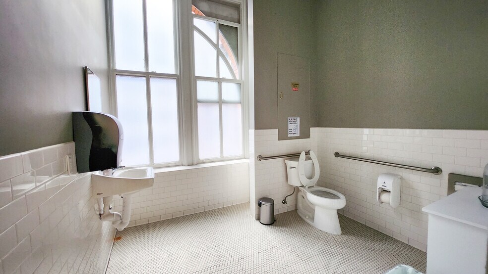 More Photos Of 18-22 Battery St, San Francisco Office For Lease