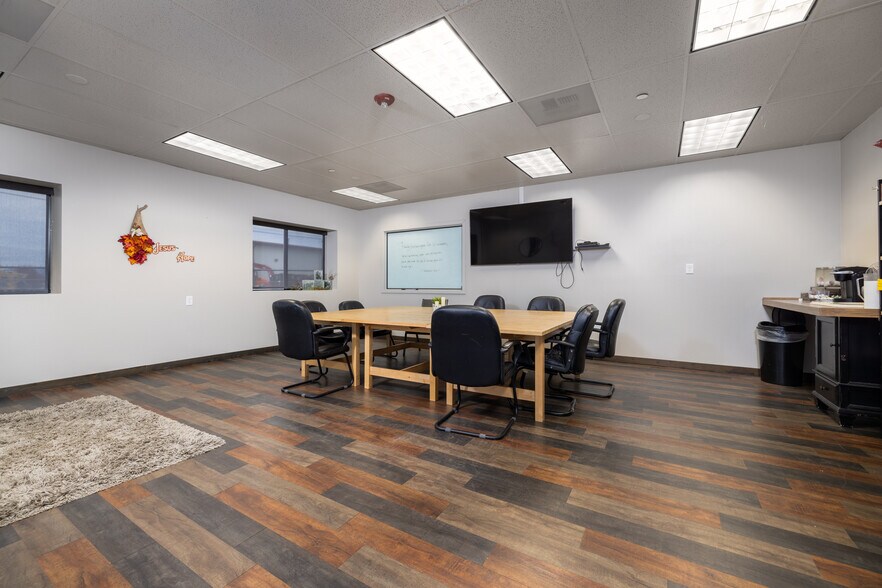 More Photos Of 1000 Fountain St, Burlington Industrial For Lease