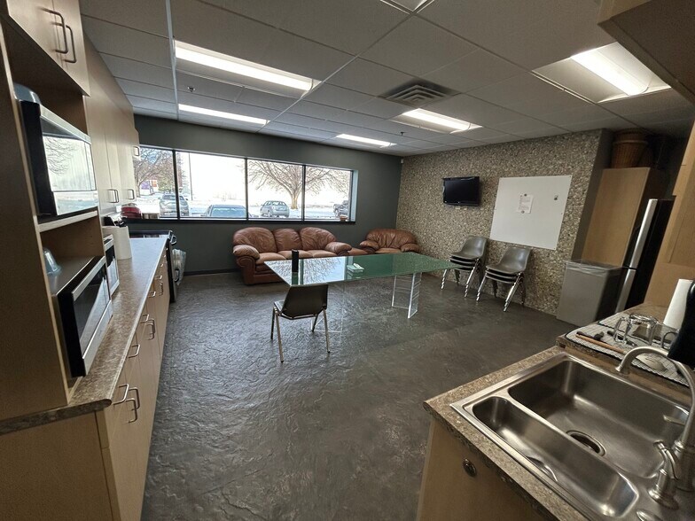 More Photos Of 2100 Woodale Ave, Mounds View Manufacturing For Lease