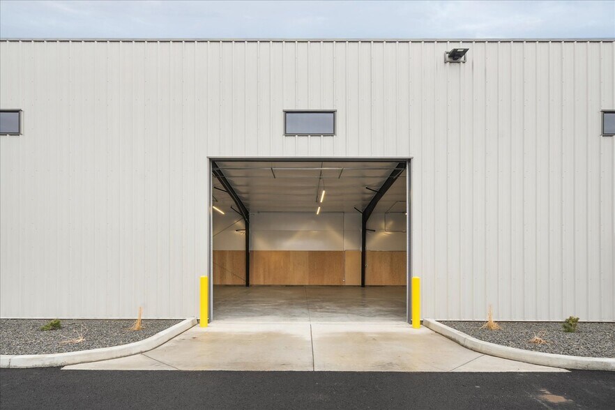 More Photos Of 19407 E Garland Ave, Spokane Valley Warehouse For Lease