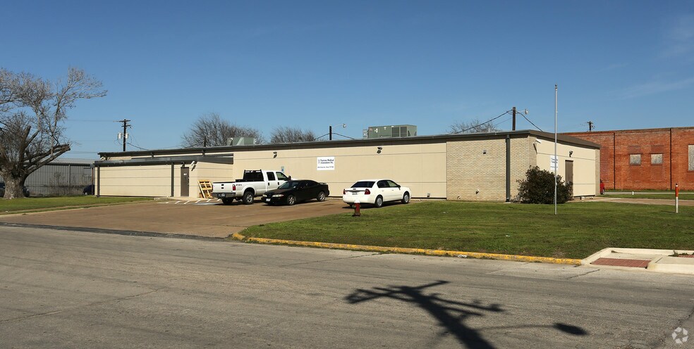 More Photos Of 801 N Bryan Ave, Bryan Warehouse For Lease