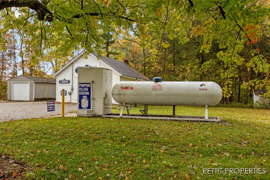 More Photos Of 3805 S Ravenna Rd, Ravenna Office For Sale