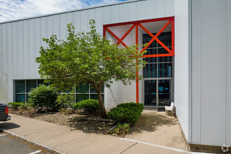 More Photos Of 3 Luger Rd, Denville Warehouse For Lease