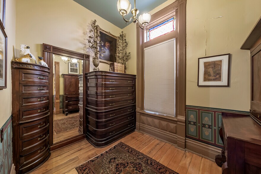 More Photos Of 809 Hall St, Saint Joseph Hospitality For Sale