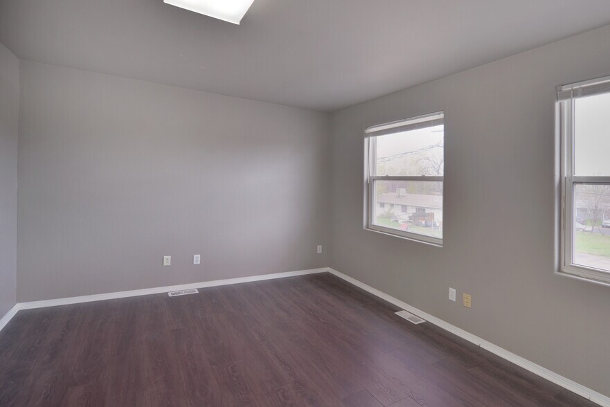 More Photos Of 1405 Madison Ave, Loveland Showroom For Sale