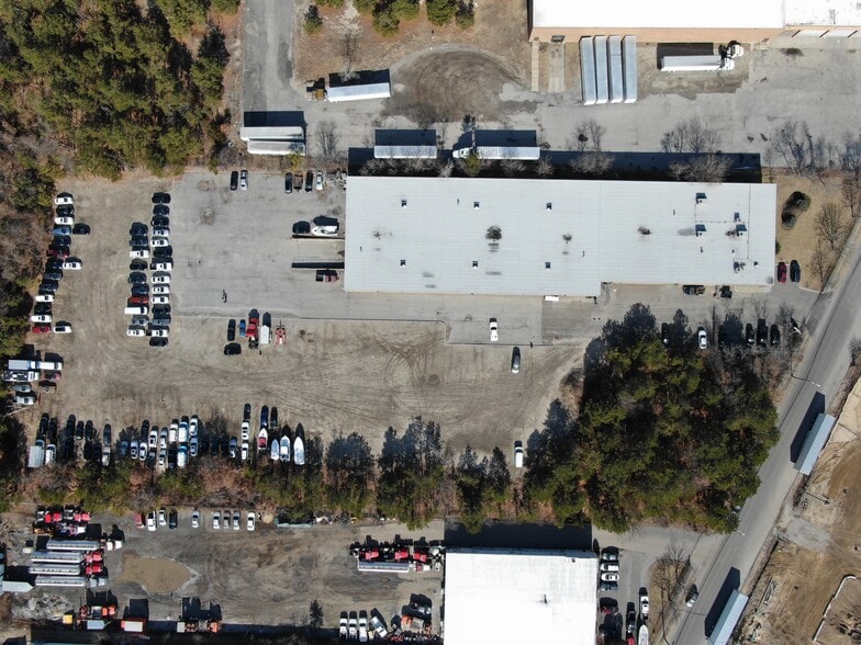 More Photos Of 39 Windsor Pl, Central Islip Warehouse For Lease