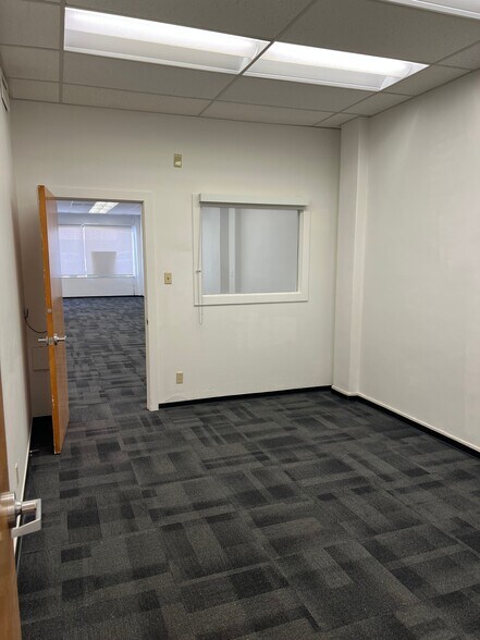 More Photos Of 118 S 3rd St, King City Office For Lease