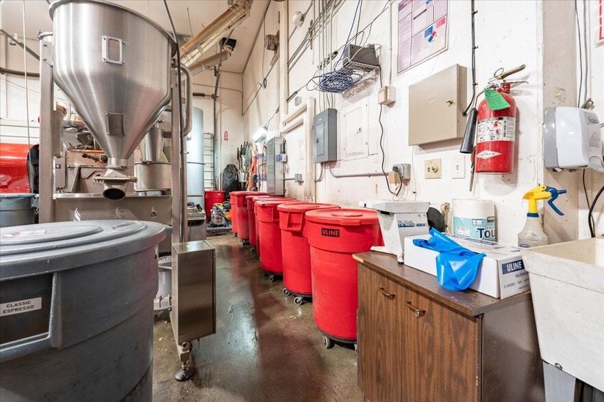 More Photos Of 1502 Minnie St, Fairbanks Industrial For Sale